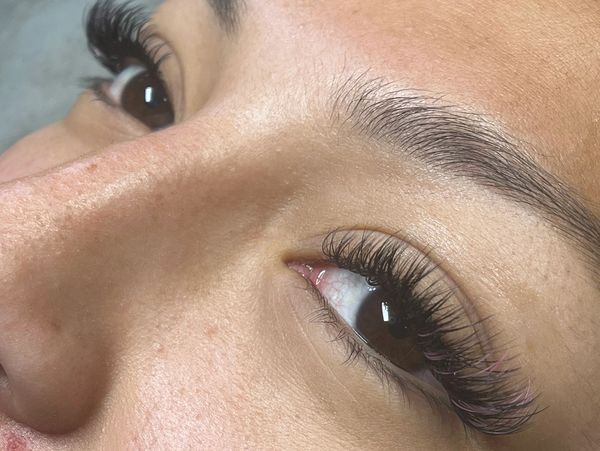 Custom wispy Lash Set (pop of pink corner)