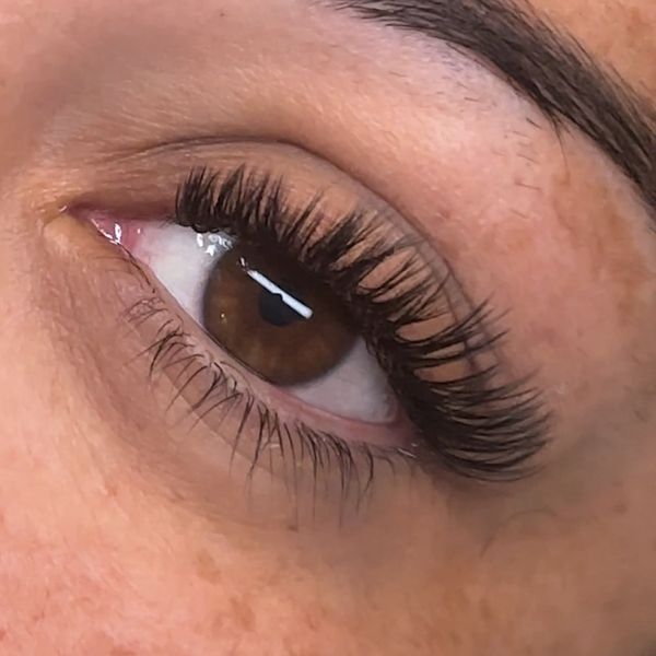 It’s just mascara set on someone with full natural Lashes