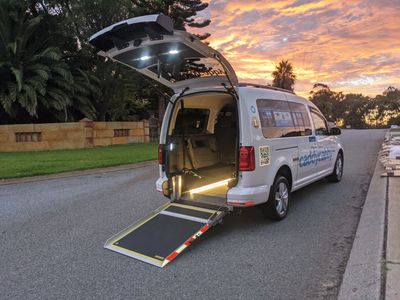 CADDYCABBY'S Luxury Wheelchair service. MAXI Option of comfortable 5 or 4 + 1 Wheelchair paxs travel