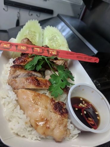 Khao Man Gai ข้าวมันไก่ (Grilled chicken over Jasmine rice) The Street Food Fighter style!