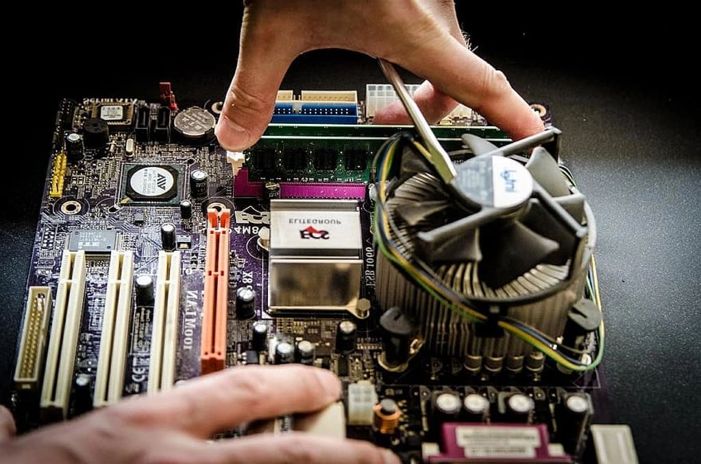 <alt>reparacion Computadores medios informáticos cardenas matanzas cuba</alt>