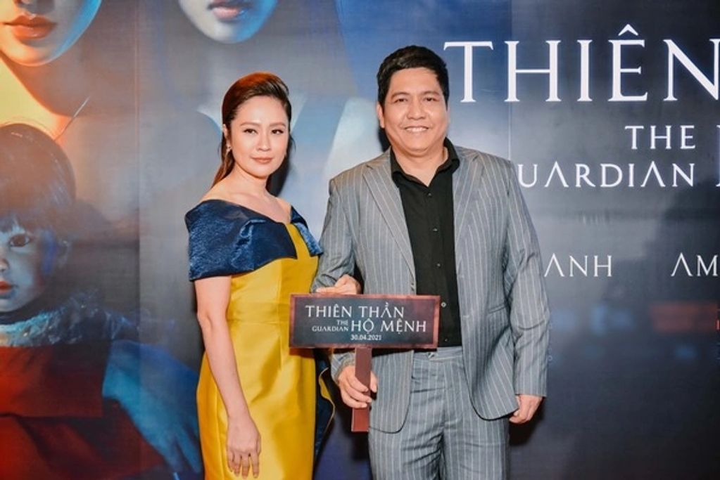 Vợ chồng Thanh Thúy - Đức Thịnh đến chúc mừng Victor Vũ ra mắt phim.