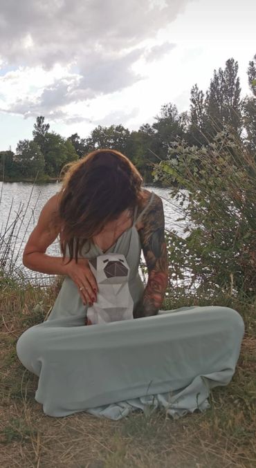 La dame des carreaux avec le carlin en 3d