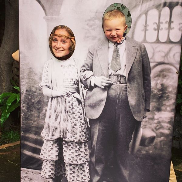 Woman and child posing at the Frida Kalho Museum on family vacation to Mexico in Mexico City.