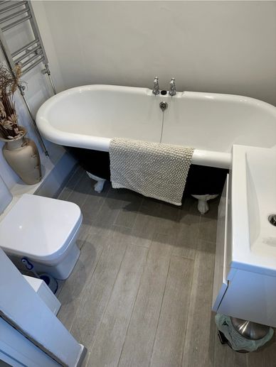 Cozy bathroom with a classic clawfoot bathtub and modern fixtures.