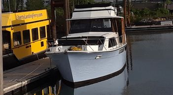 fiberglass repair. fiberglass hull repair. fiberglass boat repair. fiberglass repair boat