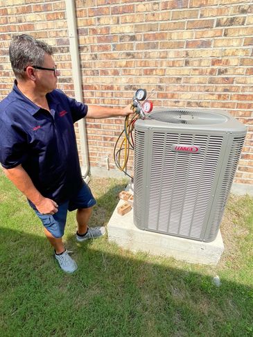 HVAC TECHNICIAN PROVIDING ONGOING MAINTENANCE / TUNE-UP