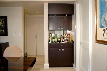 BAR015 - Sapelli Modern built-in bar with storage above.