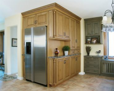 Item: KTC014B – Maple Traditional style with recessed panels and granite top.