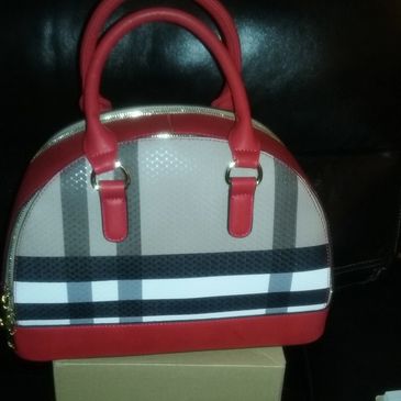 A picture of the red and white color hand bag