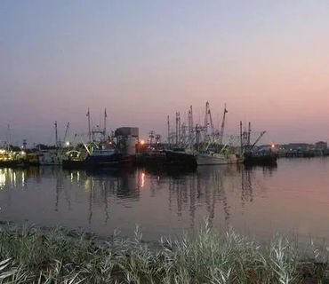 photograph of Cape May Harbor at daybreak by artist Mina Koury Martin