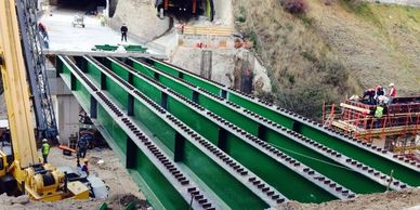 Montaje de estructura metalica de un puente vehicular. Estado de Mexico