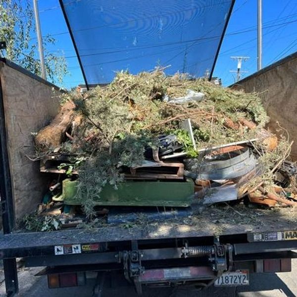 who picks up yard trimmings
yard debris removal in Santa Rosa Ca
Healdsburg Ca
Petaluma Ca
Cotati