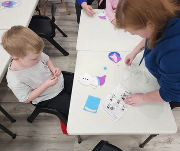 Child participating in complimentary craft activity at Poppets West Knoxville Farragut