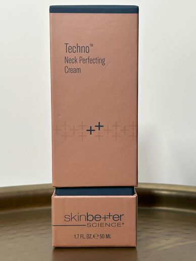 Firms, smooths & improves texture on the neck and décolleté for a more youthful, lifted appearance.