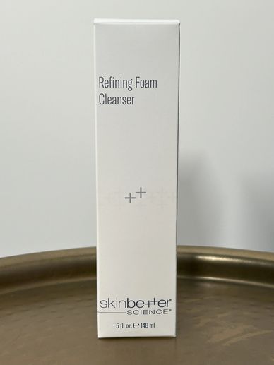 Deep-cleansing, exfoliating foam that purifies pores, smooths texture, and leaves skin fresh.