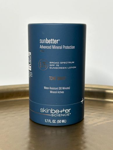 100% mineral sunscreen; delivers lightweight protection against UVA/UVB rays, blue light.