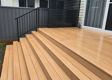 Blackbutt composite deck with aluminum screens in Shellharbour Illawarra