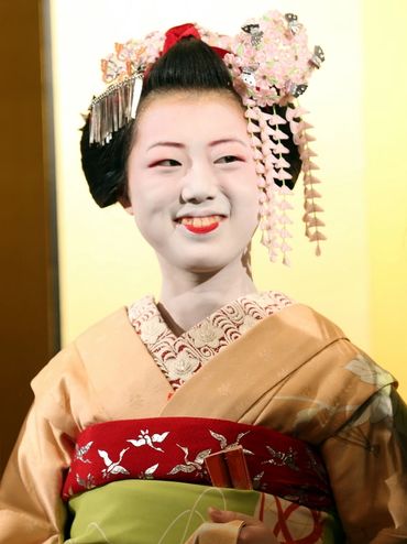 closeup shot of of Lady in Japan Traditional attire