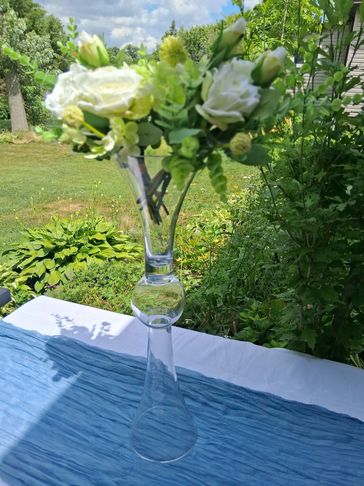 Centerpieces 
Flower centerpieces 
Tall vase
Vase rentals 
Large vase for rent 
Flowers for rent