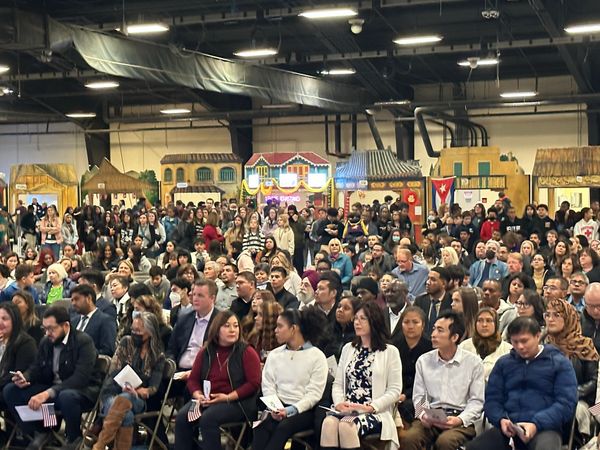Labor of love! over 300 new US citizens sworn in.