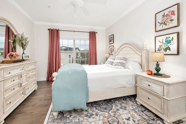 Second floor bedroom with Queen size bed.