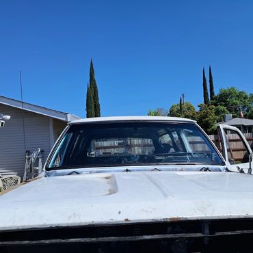 Front auto windshield installation