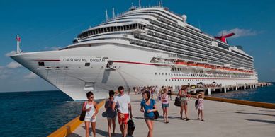 People are getting of the cruise to Limos of Palm Beach luxury Sprinter