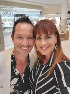 Brenda Liz Ginés con el Comunicador y Autor Martin Llorens