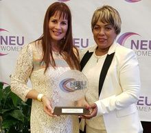 Brenda Liz Ginés recibe reconocimiento NEU Women FirstHealth Leadership Conference of the Caribbean