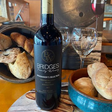 The best wines from Italy, Argentina and California to accompany our homemade food.
