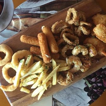Grill Shrimp, Breaded Shrimp, Fries, Fried Cheese, Onion Rings, Crunchy Calamarys 