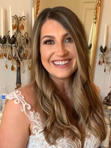Soft natural timeless bridal makeup.