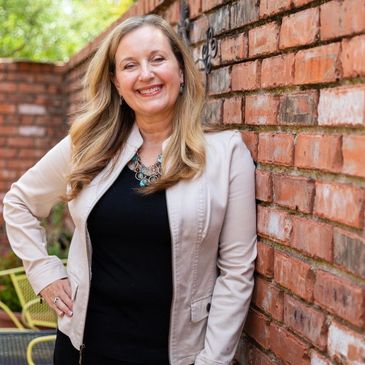 Laura VanMeter, a trusted real estate agent in the Arlington, Dallas/Fort Worth area since 2006
