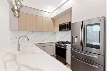 POMPEII QUARTZ VENA ORO 65X130 IN 3 CM