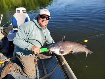 Tim Barefoot and Blue Cat on the 7/0 Catfish Circle Hook Chin Weight under a sliding cork set to 12'