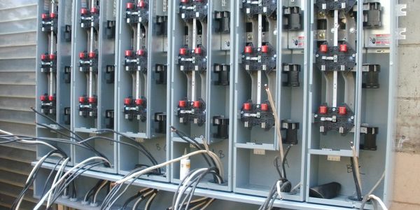 Apartment meter packs serving multible apartments with 100 amps each