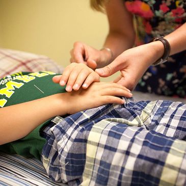 Kid enjoying gentle acupuncture treatment for allergies