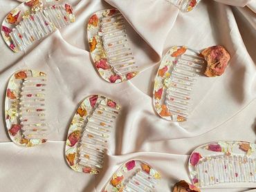 Flower Preserved in Combs using Resin Preservation