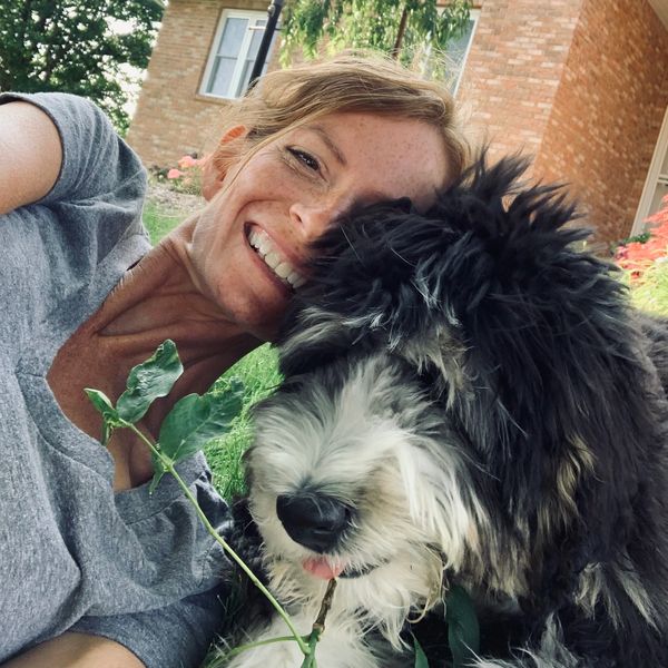 Laurie, an Illinois native, is an avid walker and enjoys taking along canine companions. As a speech