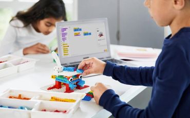 Lego Education Spike Essential
Level 3