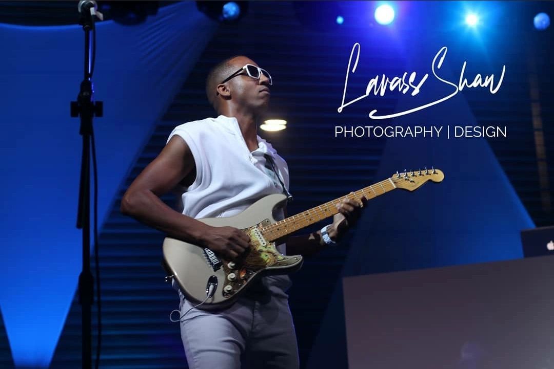 Guitar Player at Diner En Blanc