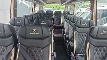 19-seater Luxury Mercedes Minibus hire.
www.LuxuryMinibusLondon.co.uk