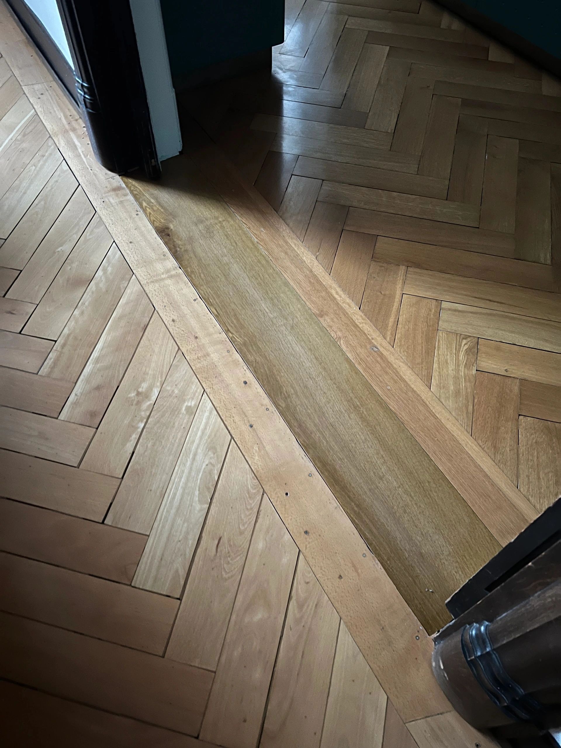 Reparaturarbeit Schwelle aus Eiche massiv in einem Jugendstilhaus