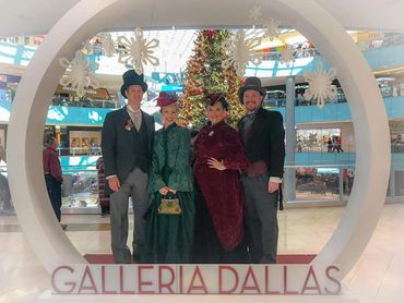 Uptown Carolers at Galleria Dallas