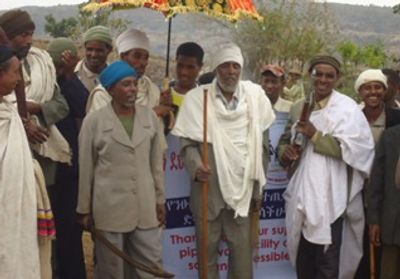 The community celebrating the new water well at Mersha Zeleke