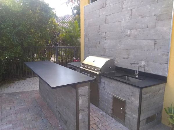 Outdoor kitchen island And bar
