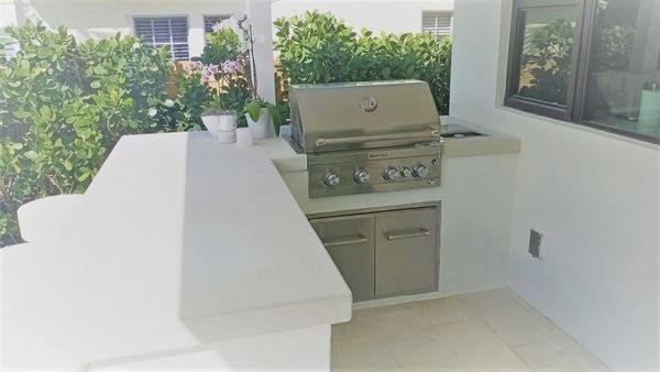 outdoor kitchen with california countertop