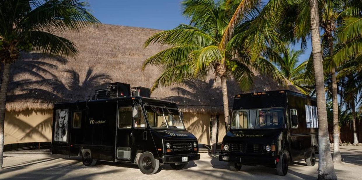 Beauty Truck hair and makeup riviera maya