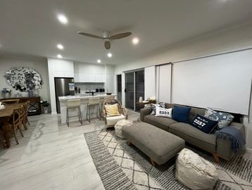 2 /2 Warrah Street, Ettalong Beach, NSW 
This bright & breezy home is for short or long-term lease. 